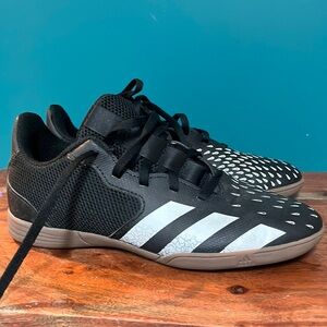 ADIDAS Predator indoor/Futsal shoes size youth 3.5